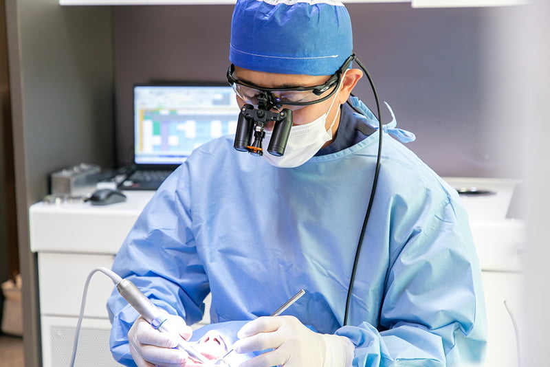 手術(インプラント埋入)