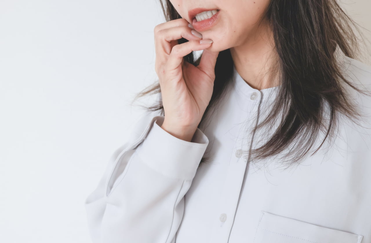 歯が痛む女性の写真